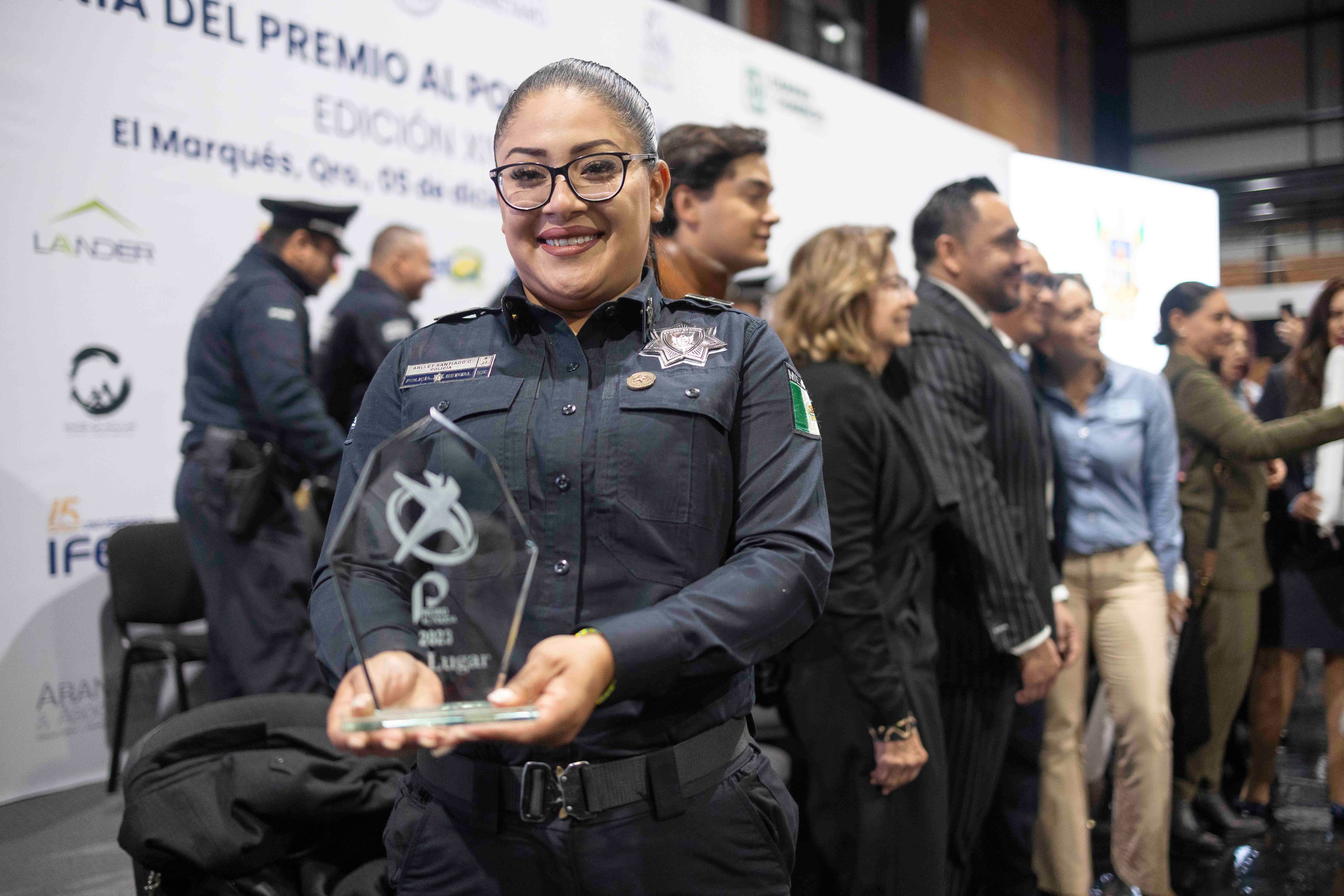 Arlet Santiago Gopar es la Policía del Año; ganó una casa