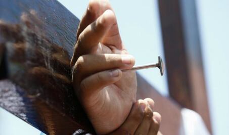 Filipinas celebra Viernes Santo con crucifixiones reales