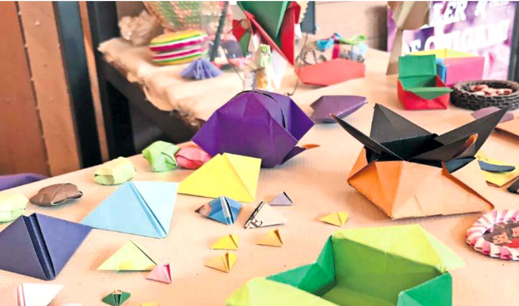 Ernesto promueve el origami como arte