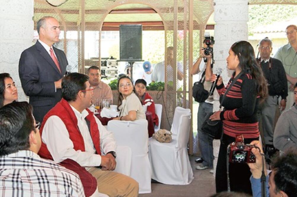 Se reúne JCR con alumnos brillantes  