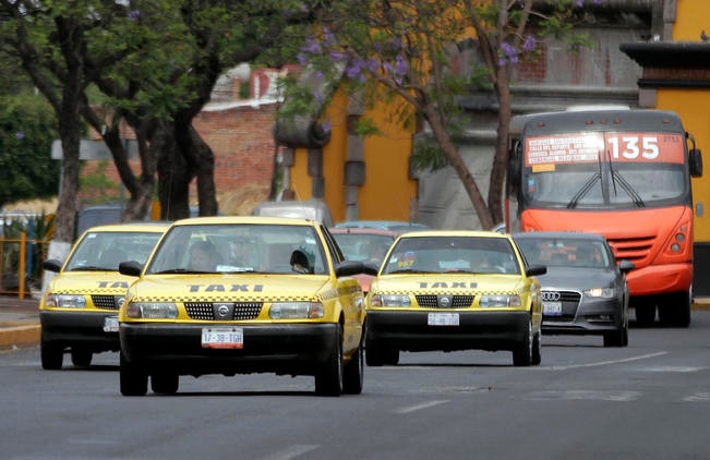 Reconoce alcaldía que el municipio no tiene facultades para infraccionar a lo s taxistas pero han buscado mecanismos para frenarlos (ARCHIVO. EL UNIVERSAL)