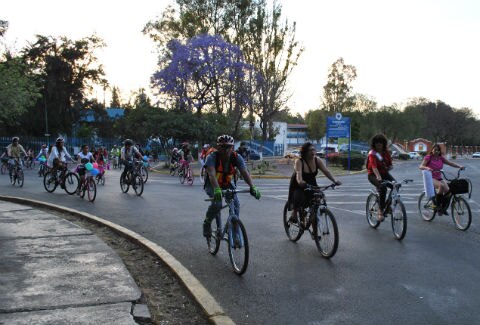 En la bici con tacones