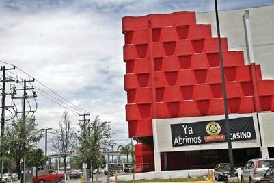 Niegan relación de panistas en casinos