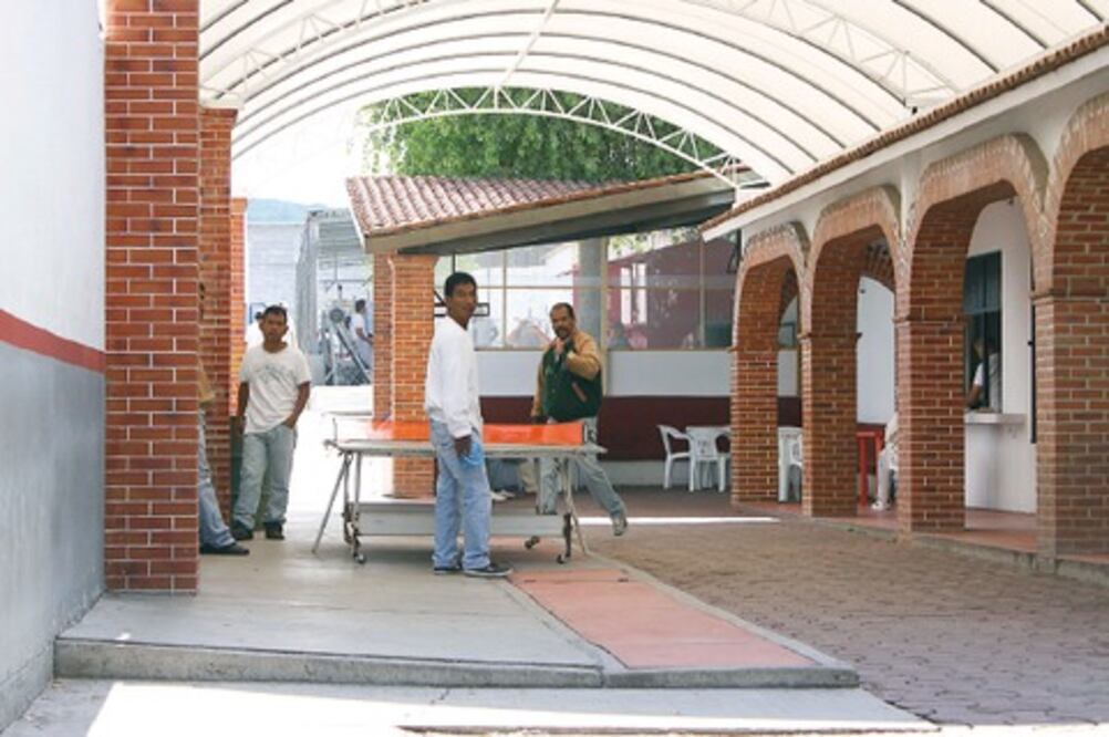 Revisan Ceresos; encuentran mariguana