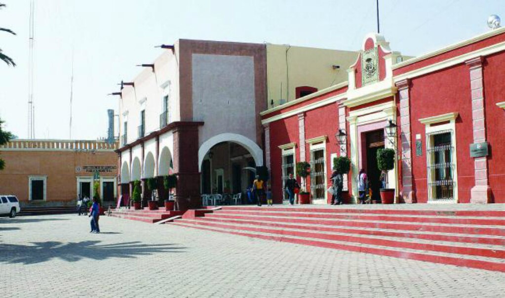 Dialogan ex empleados y municipio de Cadereyta