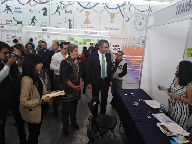 Ofertan 1,300 plazas para profesionistas