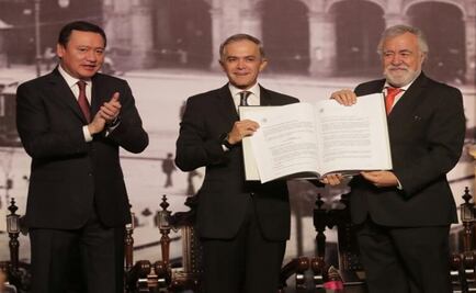 Mancera promulga la Constitución de CDMX