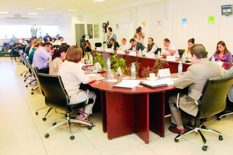 Analiza el IEEQ tema de presupuesto para partidos