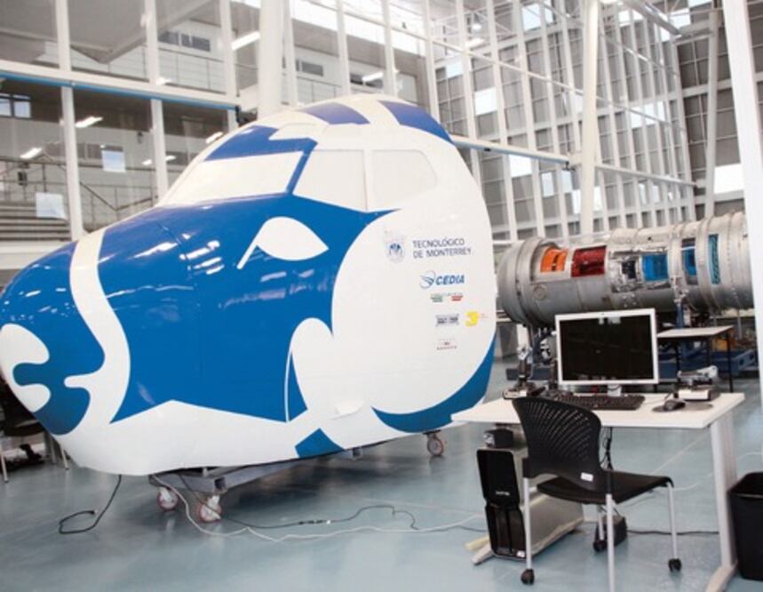 Alumnos alistan armado de avión