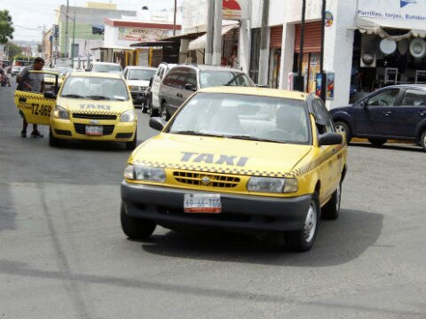 Refuerzan programa de taxi