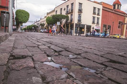 Sugieren retirar adoquín en el Centro