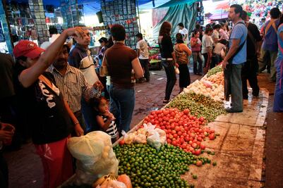 Utilizan amparo puestos desalojados en San Juan
