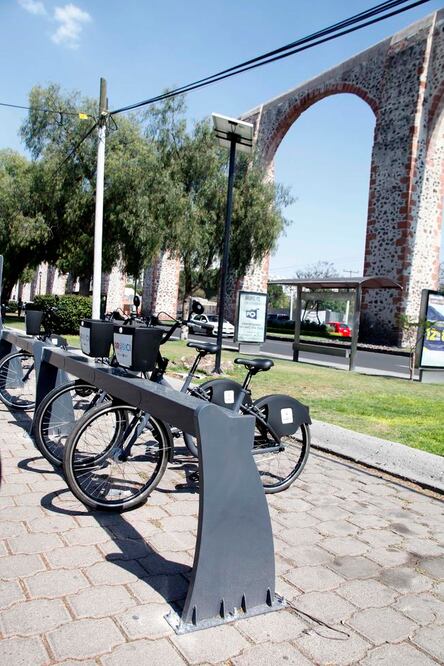 Se colocarán en centros de alta concentración, para que las personas puedan dejar sus bicis mientras realizan sus actividades personales. (GUILLERMO GONZÁLEZ. EL UNIVERSAL)