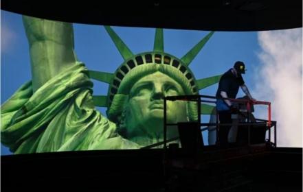 La Estatua de la Libertad tiene "a sus pies" su antorcha original