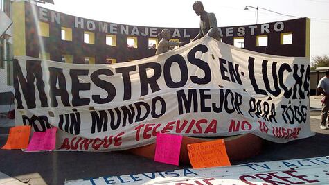 Con marcha, piden reinstalación de maestros cesados