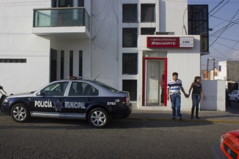 Niño muere arrollado por policía de SJR