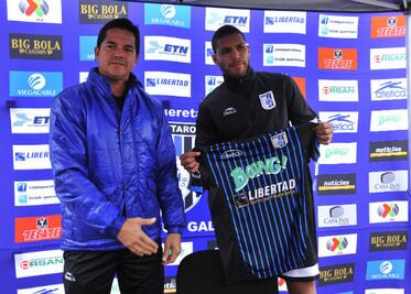 Osvaldo Henríquez, a Gallos Blancos