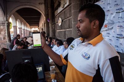 Taxistas piden a Uber que cumpla con la ley