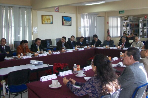 Reunión de consejo de ciencias e ingeniería en Cecyteq