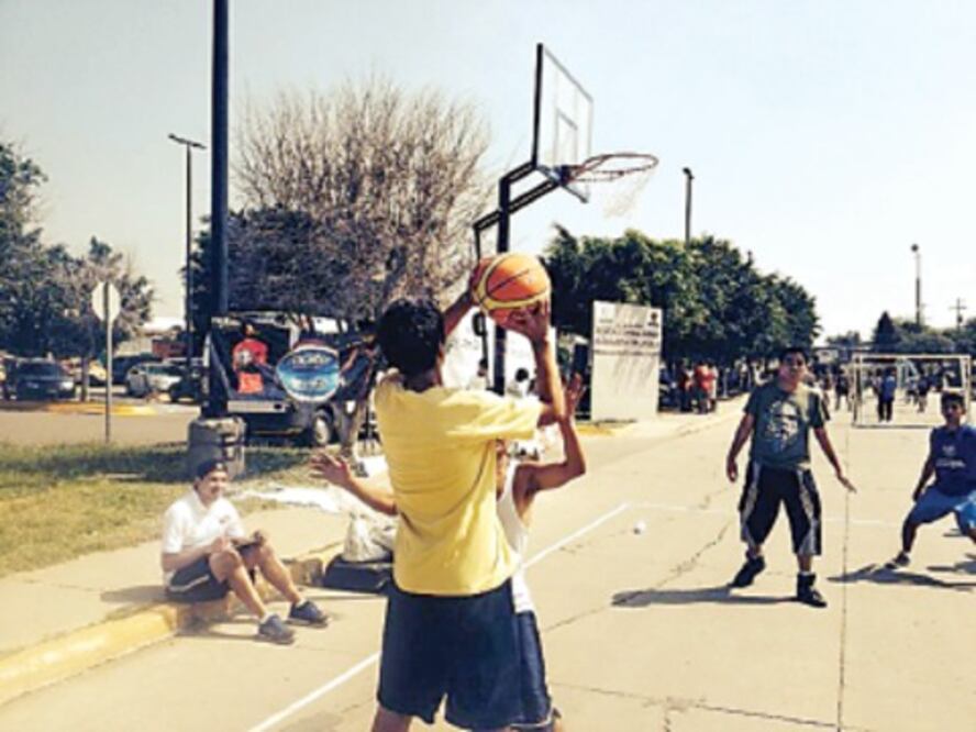  Basquetbolistas salen a las calles