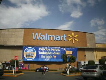 Cierran negocios  por cadenas de tiendas