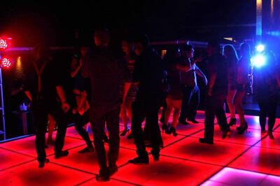 Viable, aumentar una hora el cierre de antros y bares