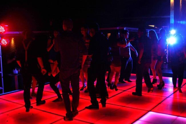 Viable, aumentar una hora el cierre de antros y bares