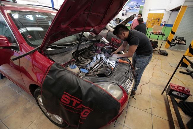 Bendito gas, automovilistas buscan otras soluciones ante desabasto 