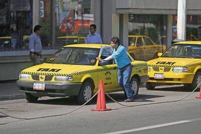 Taxistas solicitan seguro y vivienda