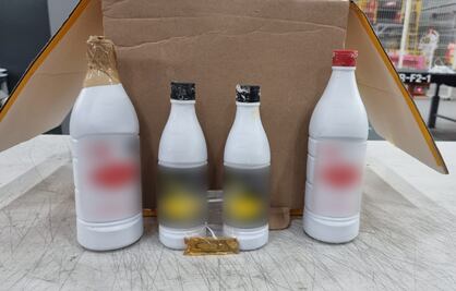 Video. No era salsa; lomito halla droga en paquete del Aeropuerto de Querétaro