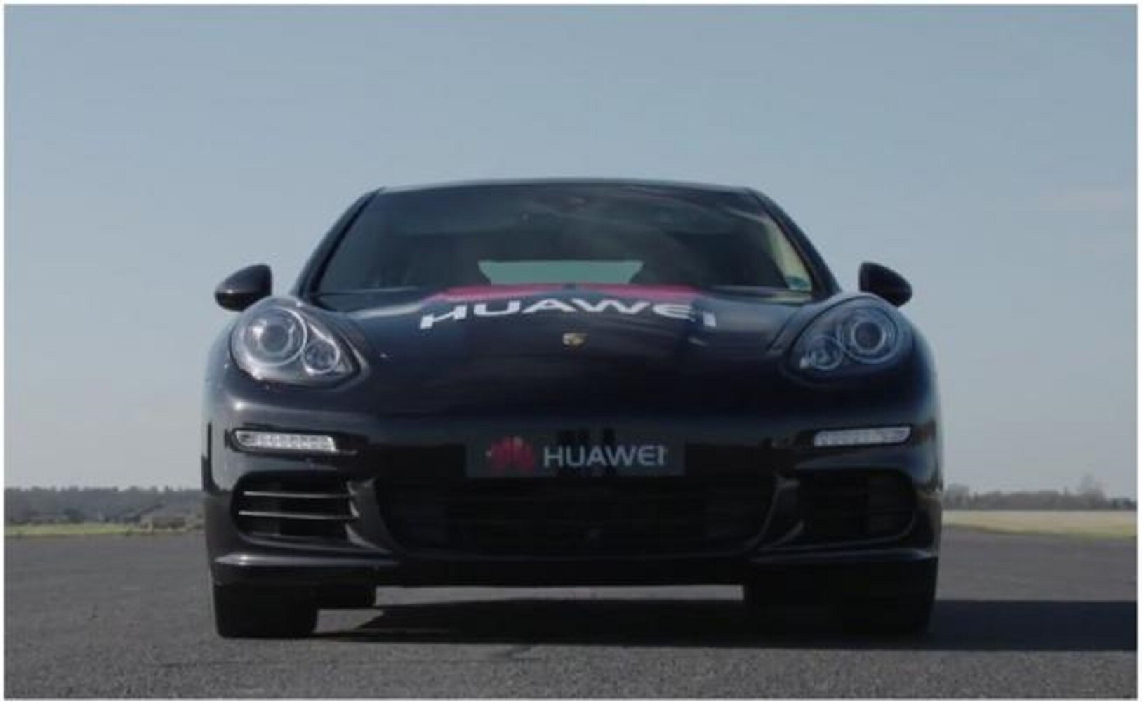 Huawei tiene el primer auto conducido por un smartphone