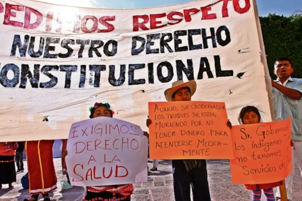 Acusan triquis discriminación