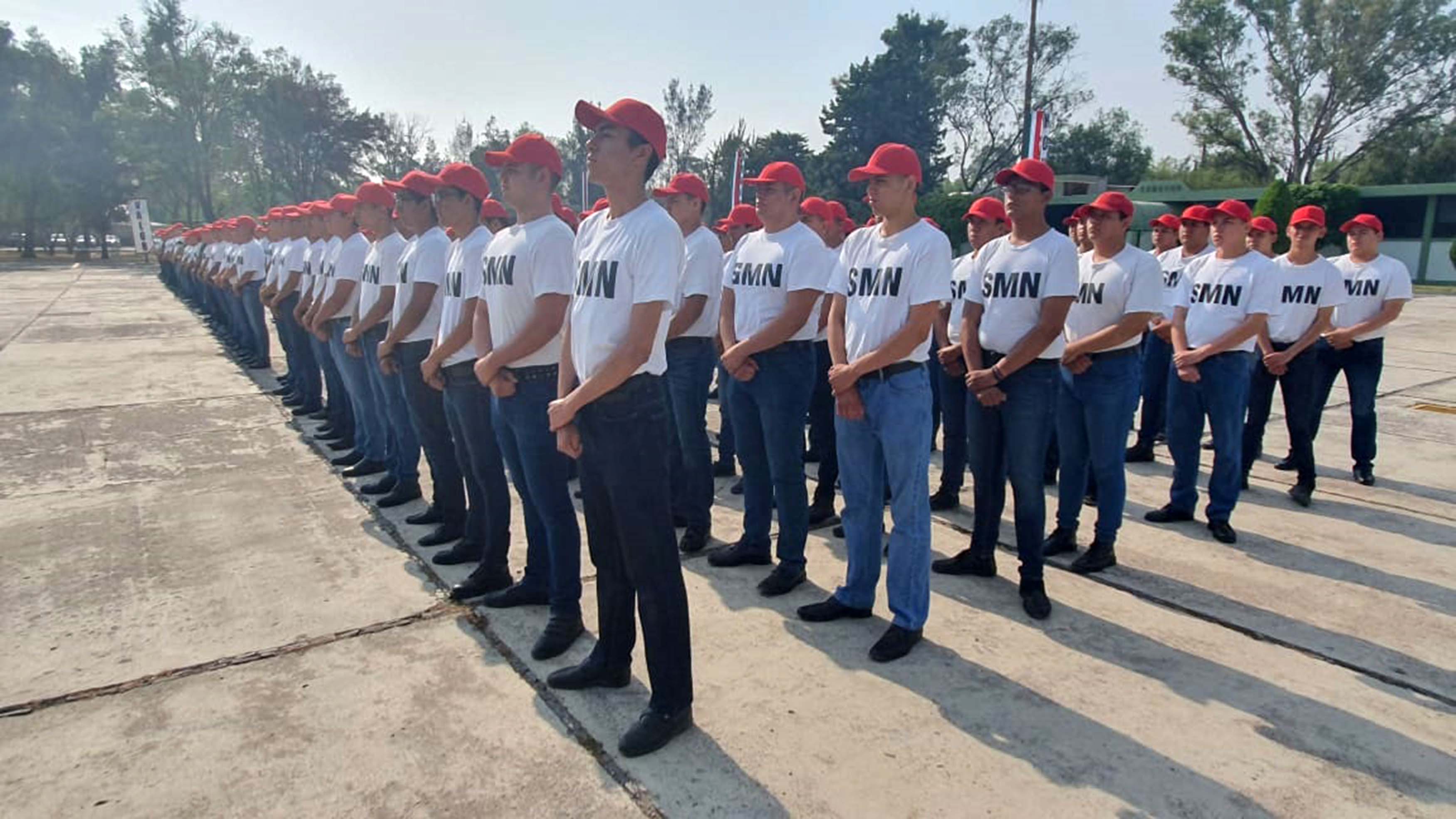 Protestan a la bandera soldados del SMN