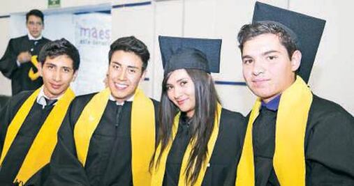 Jóvenes, felices de cumplir sus metas