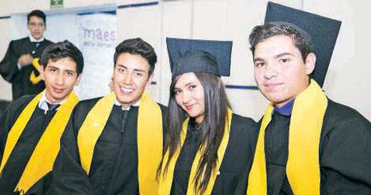 Jóvenes, felices de cumplir sus metas