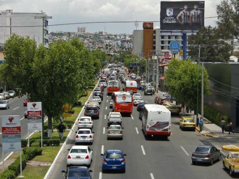 En Constituyentes primer carril confinado