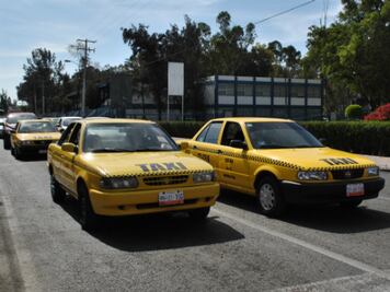 Darán concesiones de taxis a mujeres