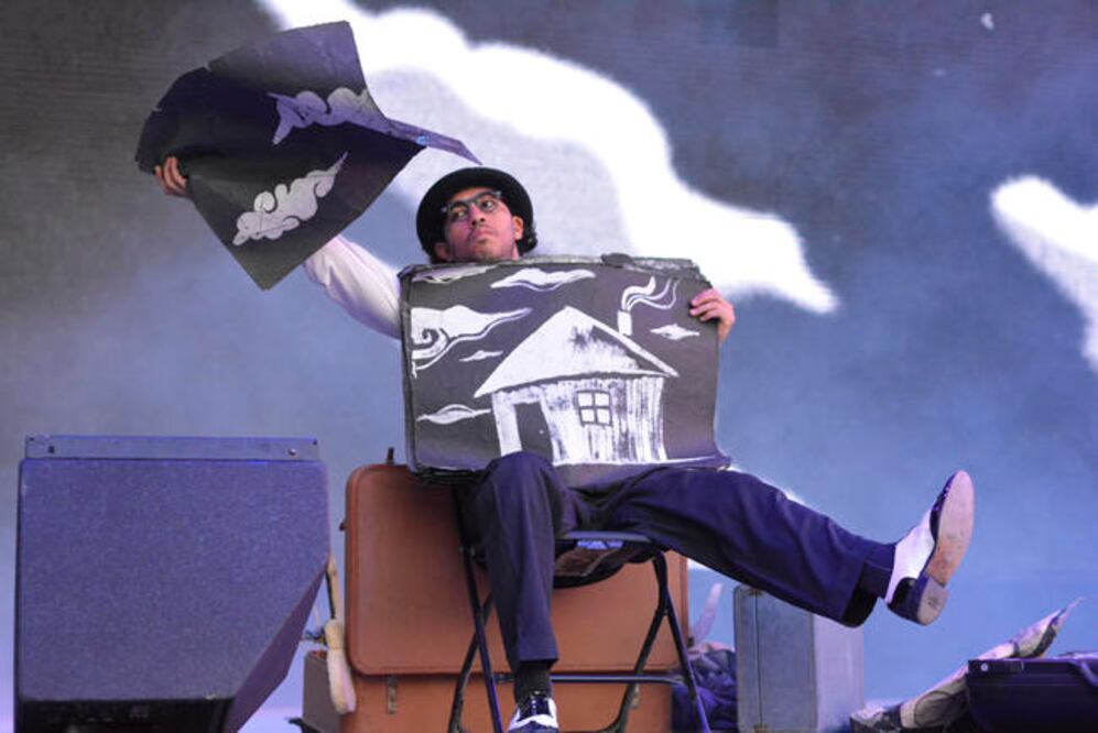 Los actores se apoyaron con ilustraciones. (Fotos: Mario Valdés)