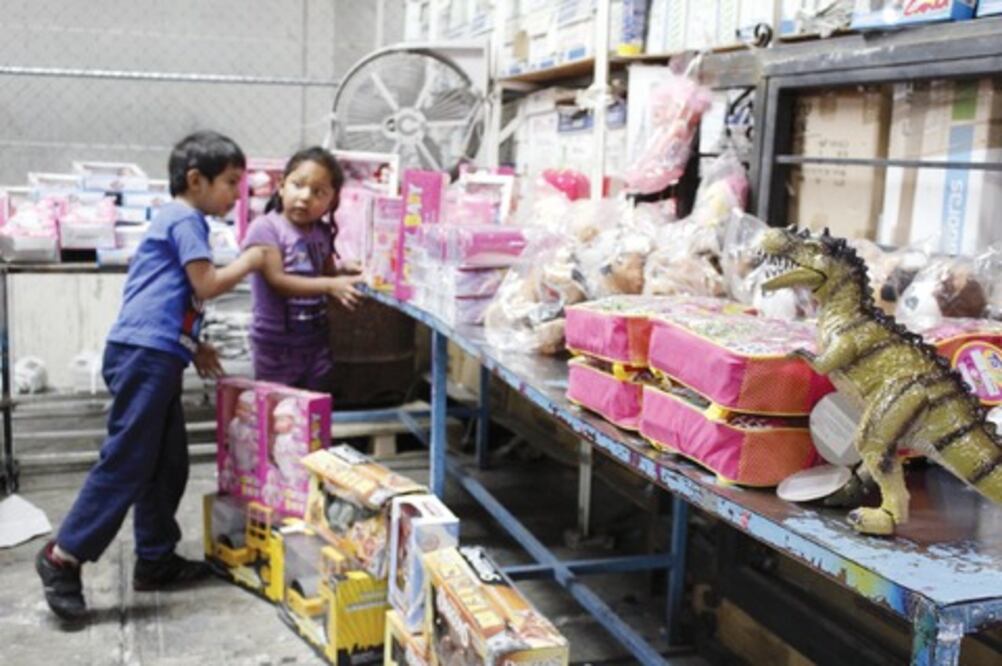 EL UNIVERSAL entrega juguetes