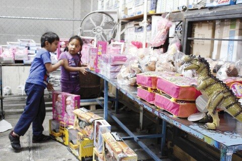EL UNIVERSAL entrega juguetes