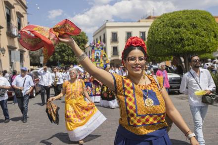 Gran Vela llena de música y color las calles del centro 