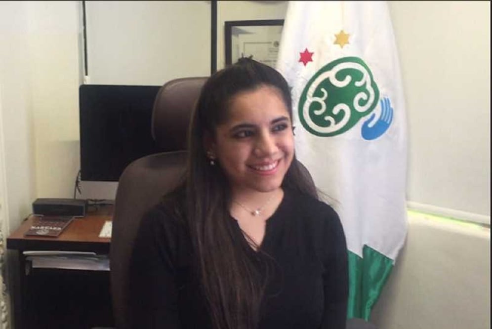 Además de sus altos logros académicos, Dafne Almazán toca el piano y el violín, practica taekwondo y kempo, y gusta de leer a autores clásicos como Shakespeare y Víctor Hugo (CAMILA MATA. EL UNIVERSAL)