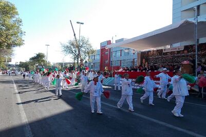 Realizan desfile por Revolución Mexicana