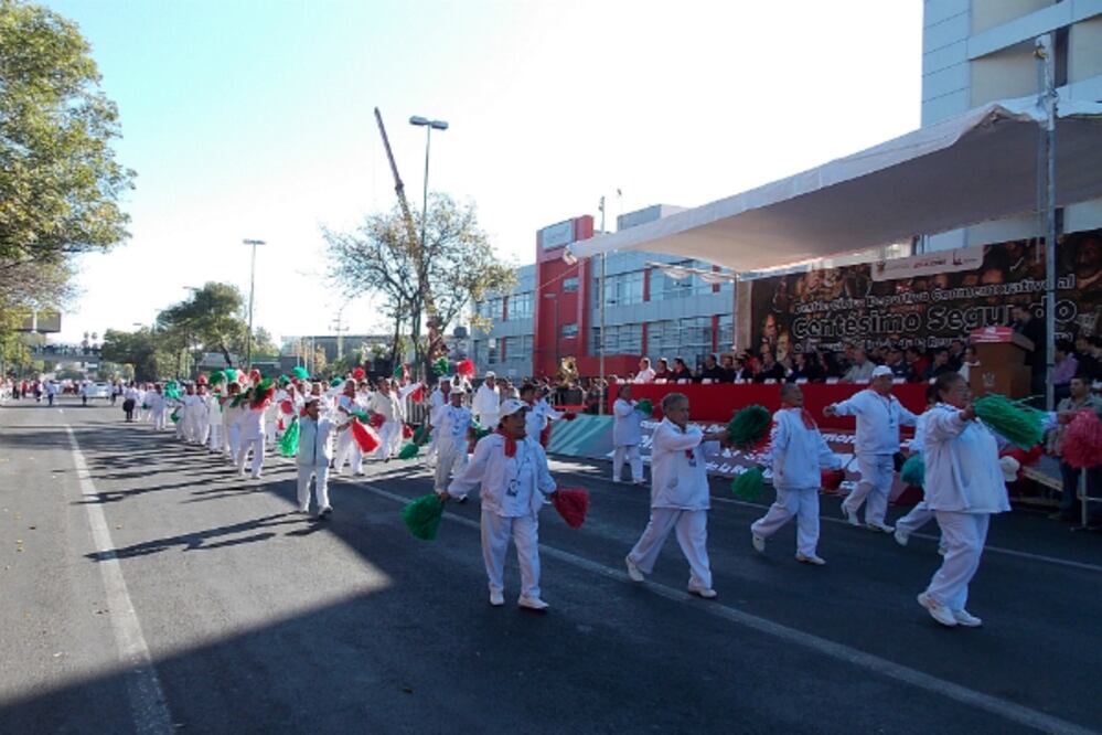 Realizan desfile por Revolución Mexicana