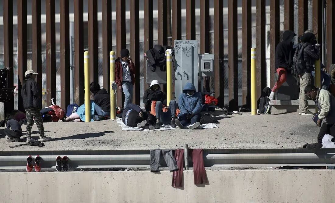 Migrantes aguardan en la frontera entre México y Estados Unidos. Imagen ilustrativa. (21/01/25) Foto: AP/Archivo