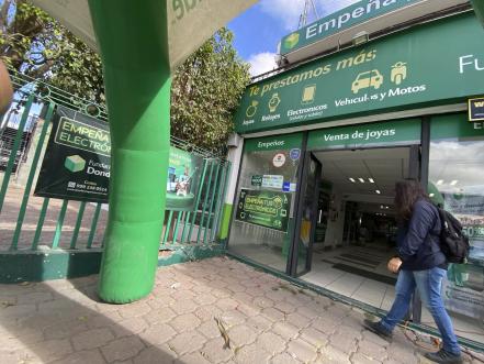 Vacías, las casas de empeño también viven la cuesta de enero en Querétaro 