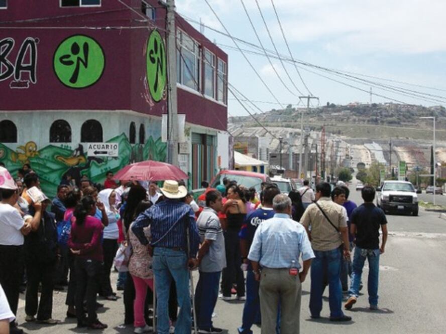 Vendedores van contra mini Bodega Aurrera