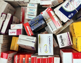 Secretaría de Salud admite déficit en medicamentos