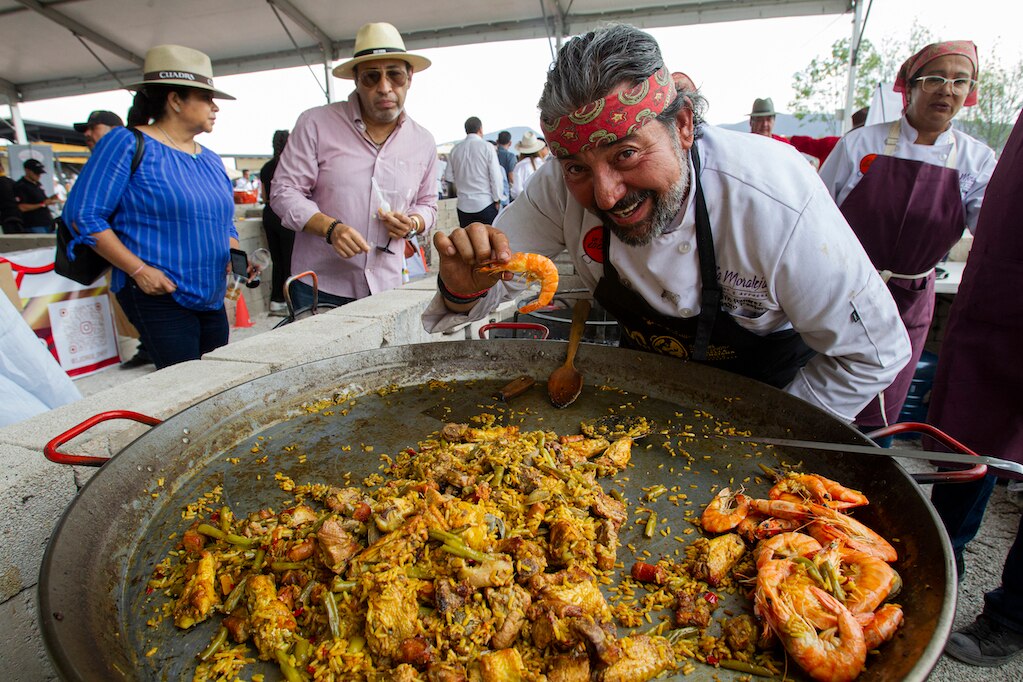 En concurso de paella, queretanos se lucen con sabores de España