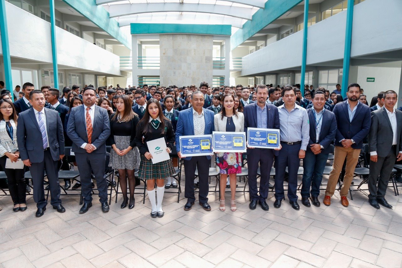 Otorgan becas de transporte a alumnos del CONALEP Plantel Aeronáutico